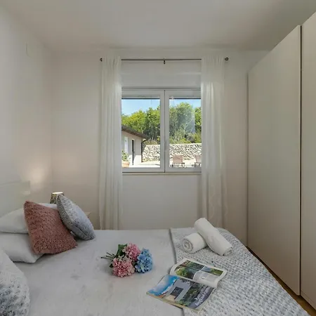 Aurea With Private Pool - - Happy